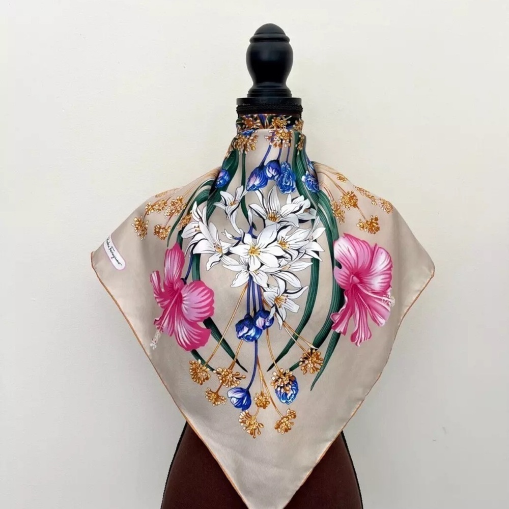 New Salvatore Ferragamo Unisex Scarf Floral Garden Flower Beige Pink Silk Wrap - Picture 4 of 9